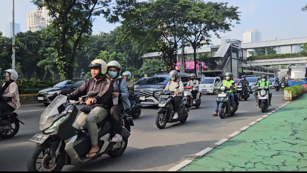 Hari Pertama Kerja Usai Lebaran – Lalu Lintas Jakarta Kembali Padat