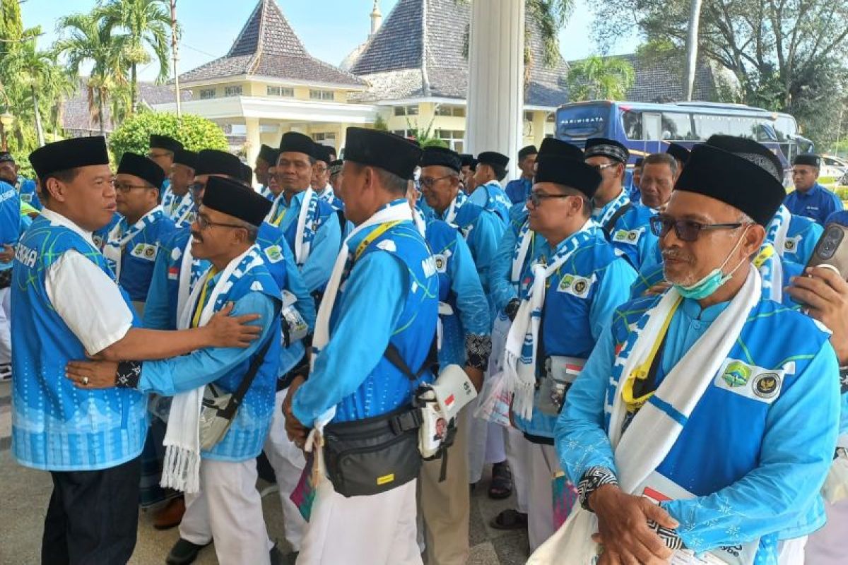Topics Covered: Pemkab Majalengka pastikan jamaah calon haji penuhi syarat kesehatan