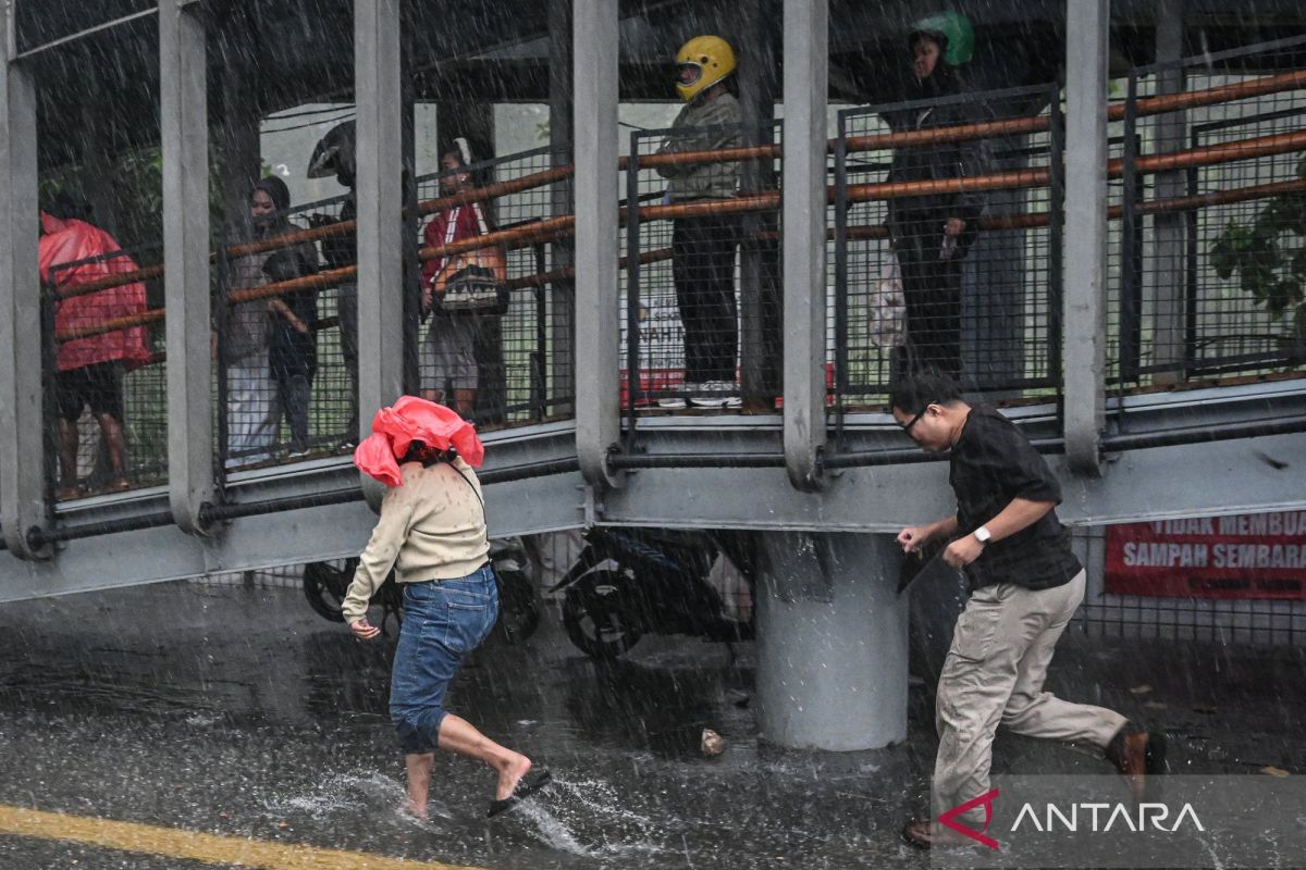 Pembahasan Penting: BMKG: Sirkulasi siklonik di Samudra Hindia Laut Banda picu hujan lebat