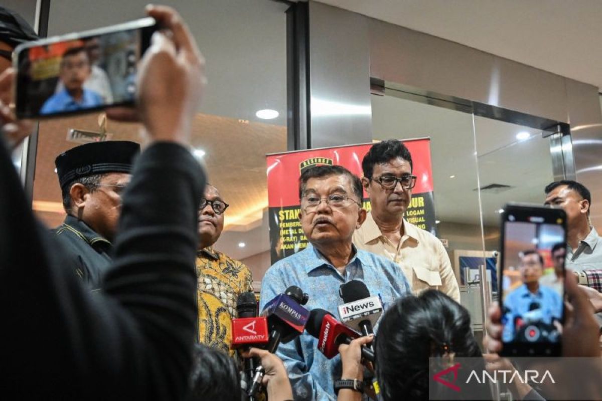 Momen Bersejarah: Hukum kemarin, JK laporkan Rismon hingga KPK panggil tujuh biro haji