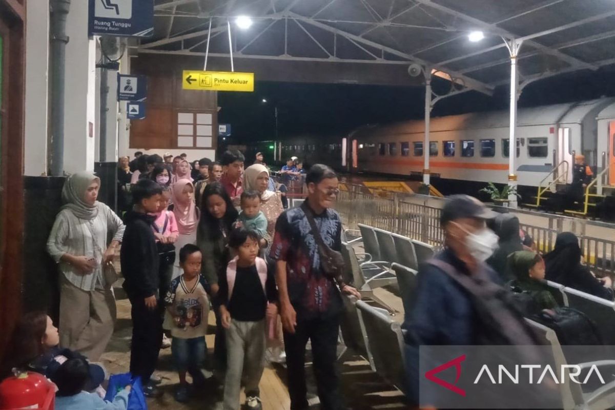 Info Terbaru: KAI hentikan sementara perjalanan KA Siliwangi karena banjir Cibeber