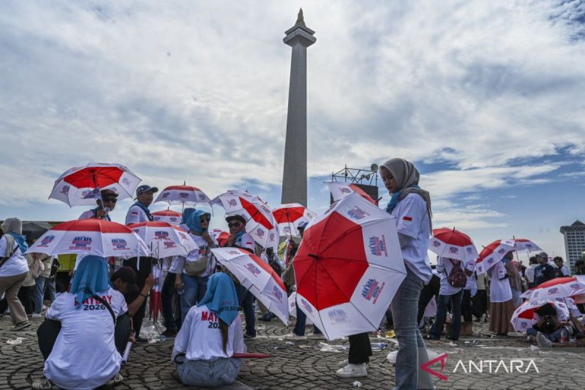 Main Agenda: DKI kemarin, May Day hingga pemasangan palang di stasiun bekasi