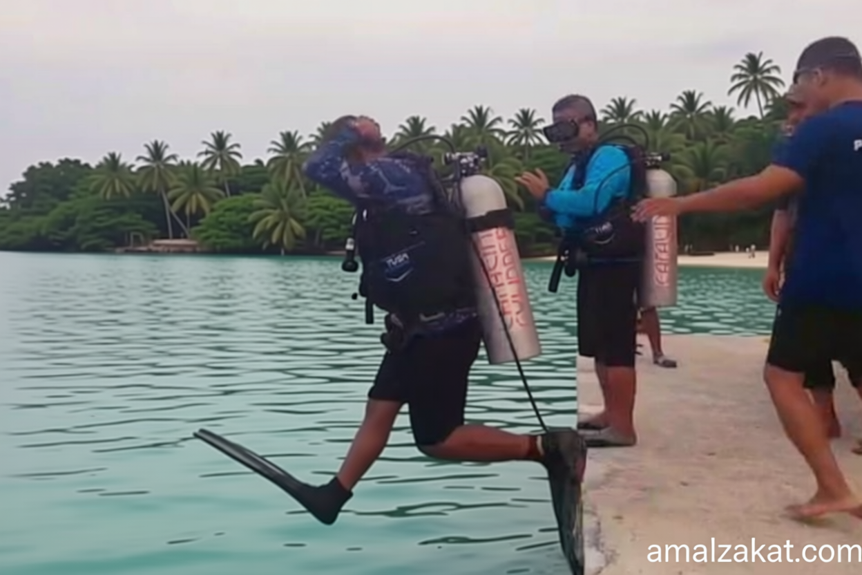 What Happened During: Polisi selamatkan ponsel wisatawan yang jatuh ke laut di Pulau Pari