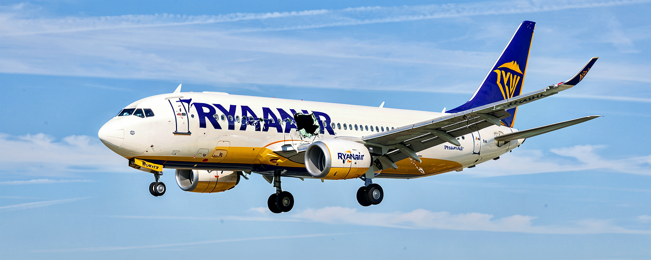 Pesawat Ryanair Mendarat Darurat Seusai Jendela Copot di Udara